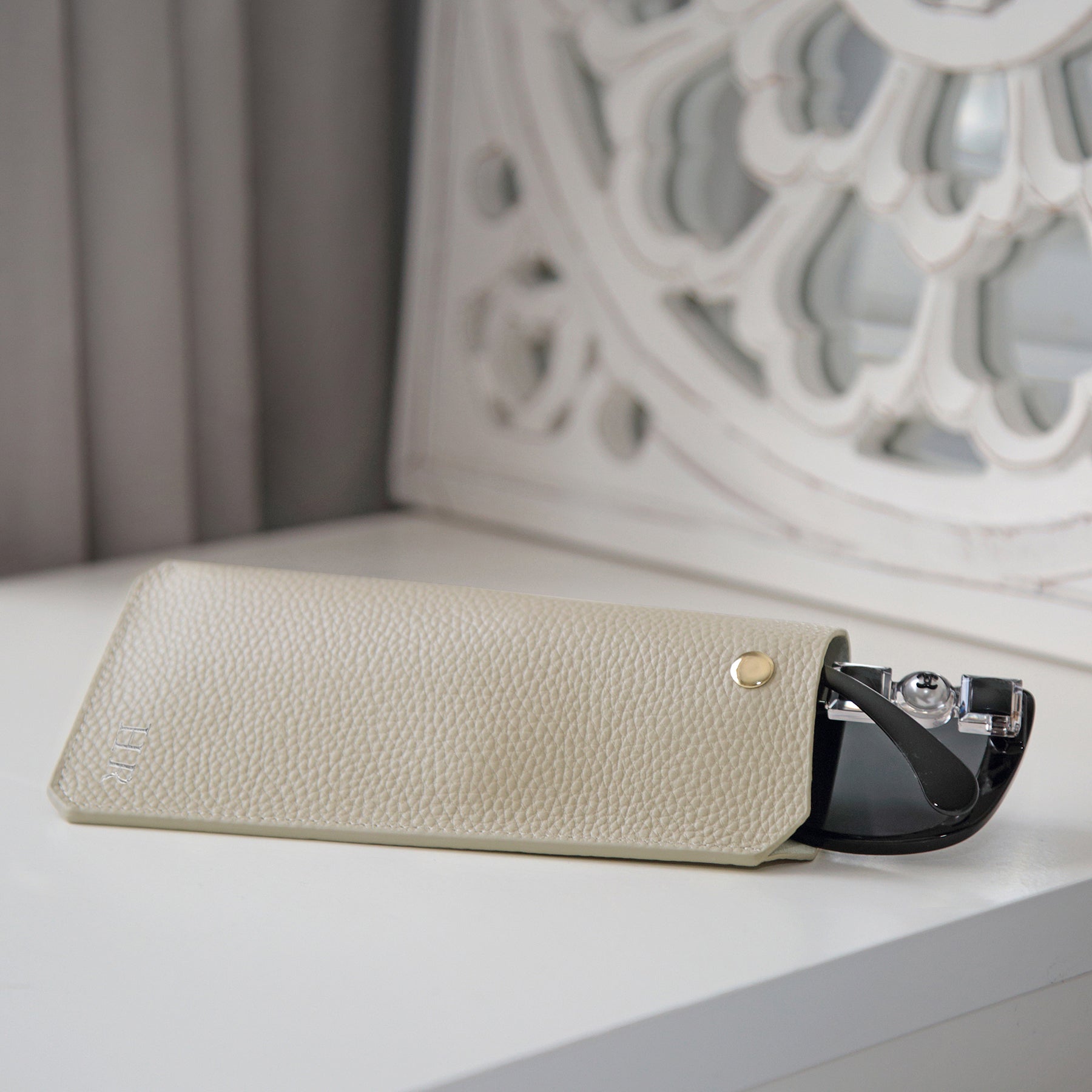 Dove Grey Pebble Italian Leather Sunglasses Case